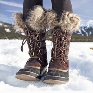 SOREL Joan of Arctic waterproof winter boots. Size 6